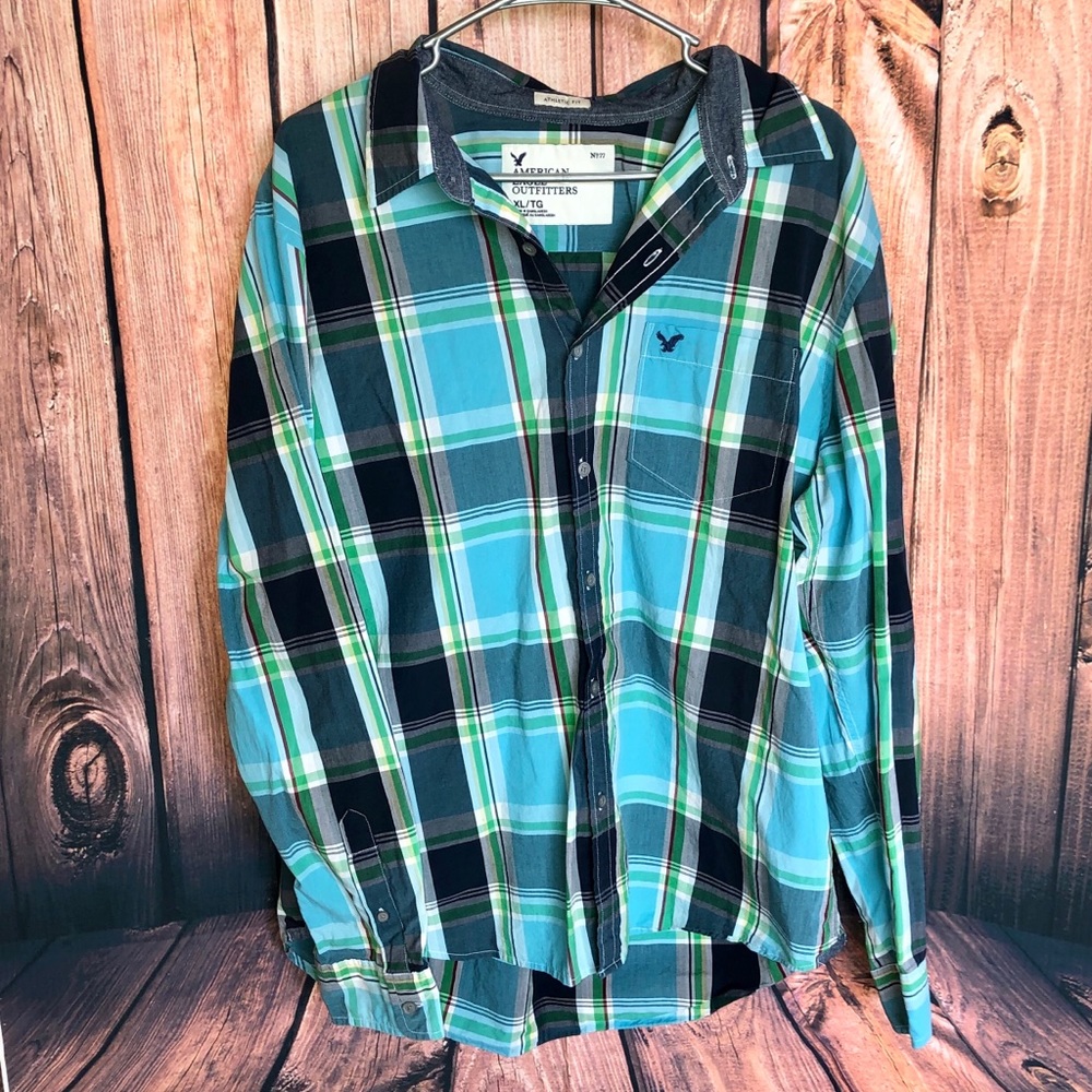 American Eagle Plaid Button Up long sleeve shirt